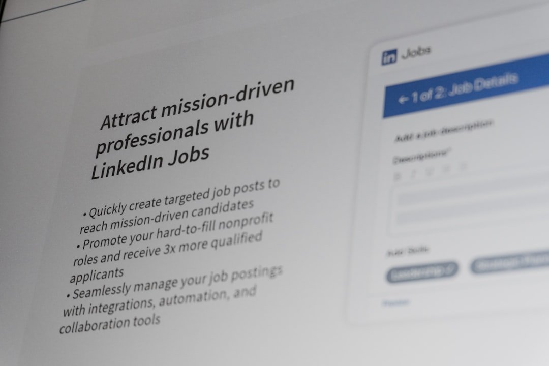 linkedin-jobs-website-interface-with-job-details-h-iixptf5y